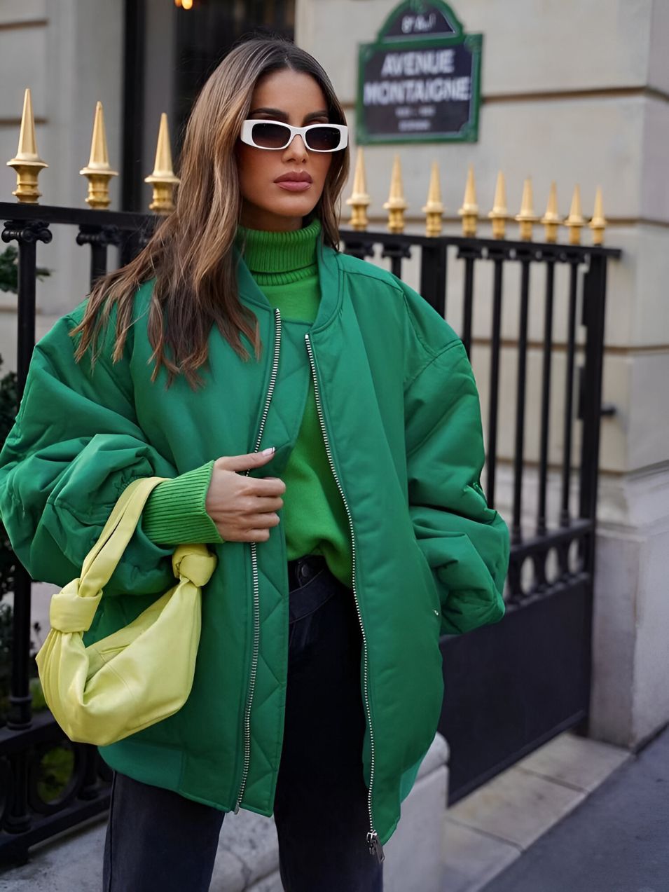 Trendy en warme bomberjack voor dames met stijlvolle elegantie en oversized pasvorm | Amélie